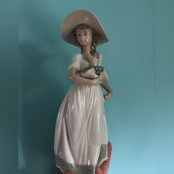 Vintage NAO Lladro Brillo Flores De Primavera flowers of spring girl with basket - Picture 15 of 15